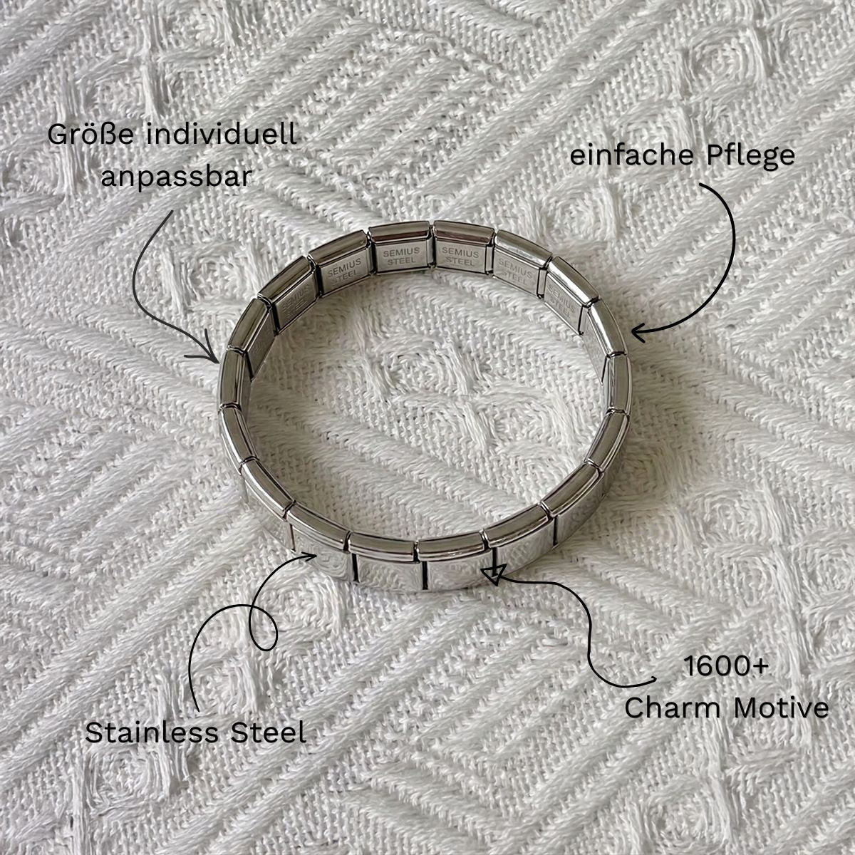 Italian Charm Bracelet in Silber in Detailaufnahme mit USP Beschreibung: Stainless Steel, mit 1600 Charms Kompatibel und einfach auszutauschen.